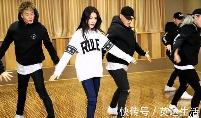 她是《中國好聲音》冠軍中最火的一位，31歲成視圈最搶手的女人