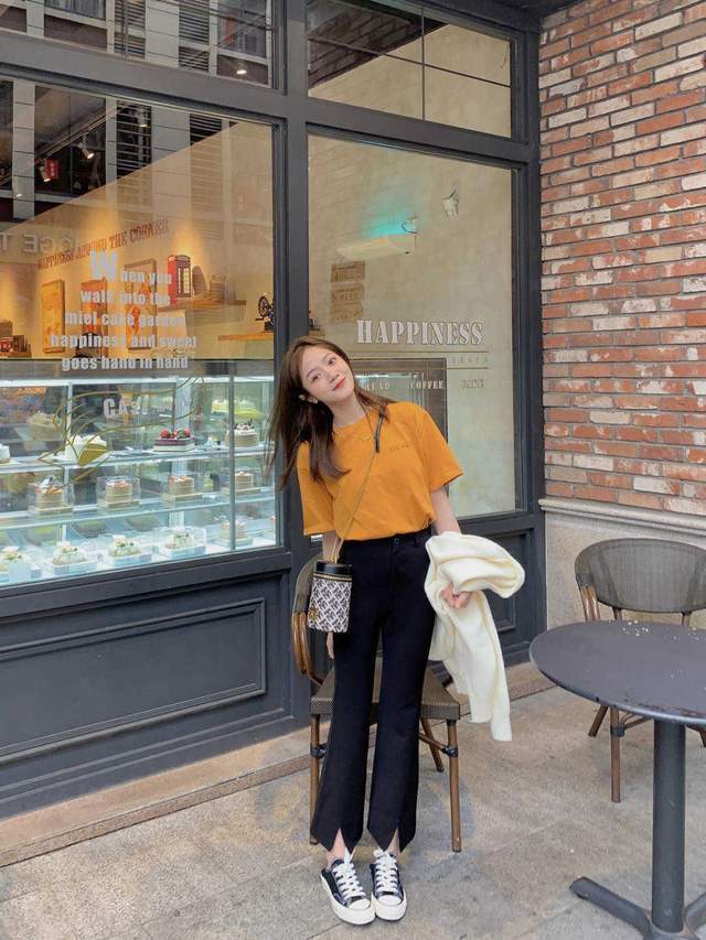 小个子|扔掉紧身裤吧!今年流行这几款,小个子初秋可以这样穿,百搭舒适