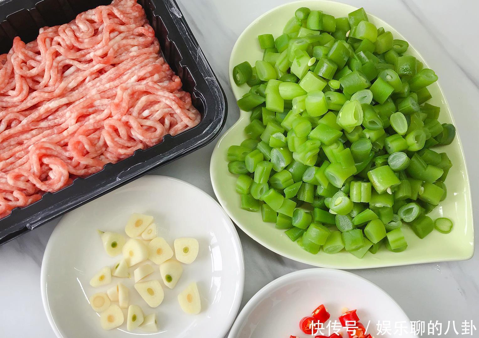  味道|家常菜：肉丝四季豆，脆爽鲜香微辣下饭，食材简单味道不简单