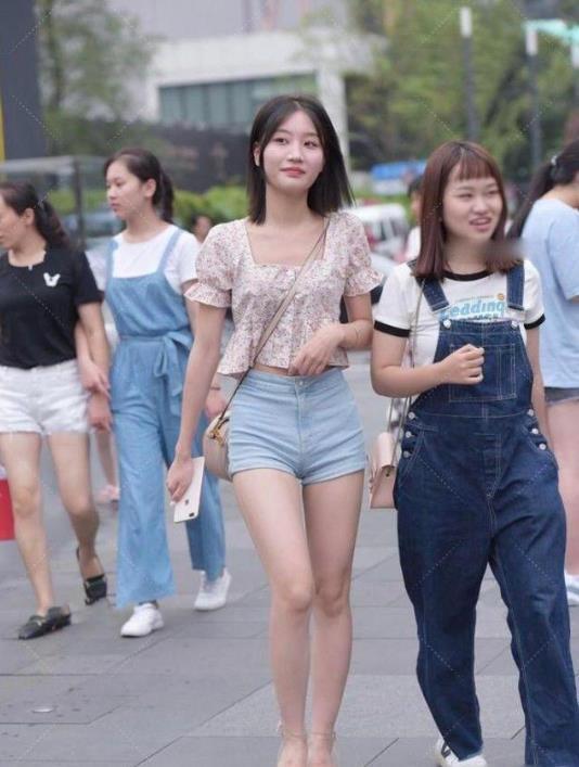 高腰|碎花夹克搭配高腰牛仔裤,甜美可爱,清新减龄