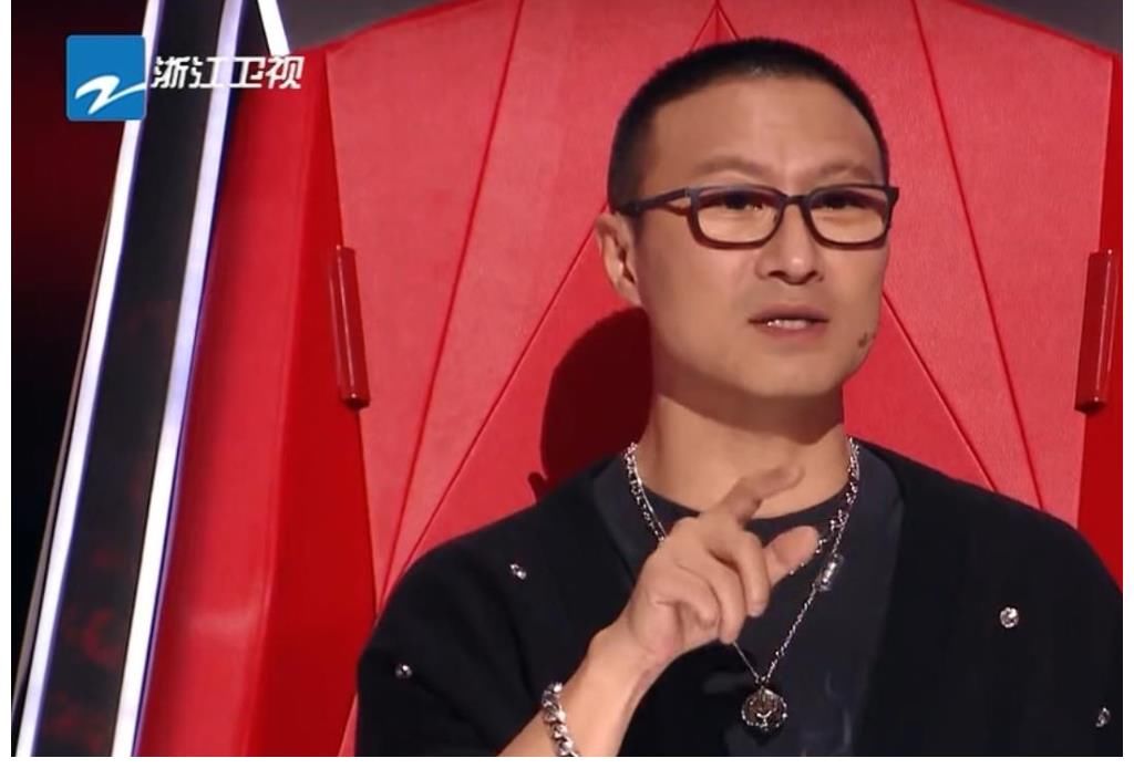好声音|《好声音》热播，周深呼声最高，那英怎么就选了张碧晨？