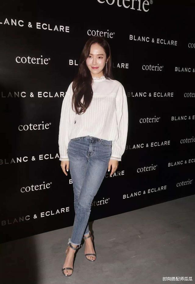 文艺复古的“拉夫领”已回归,春夏学会这样穿,气质又迷人