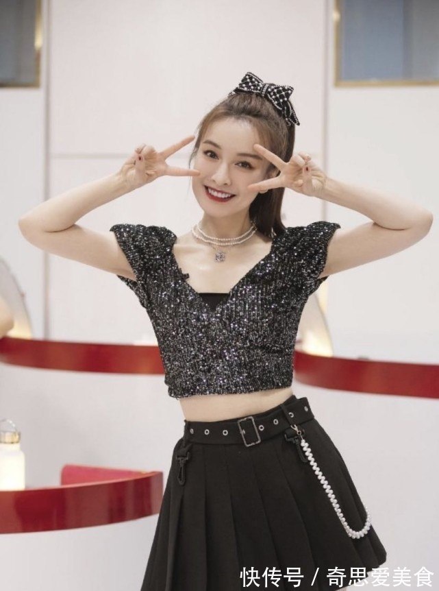 背心|吴昕瘦下来堪称开挂,女生90斤都难挤进的背心,她却穿出漫画腰