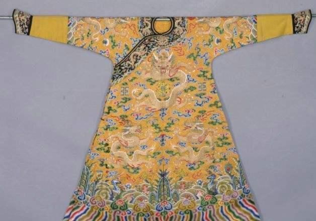 龙袍|古代皇帝龙袍能用水清洗吗?如果臭了该如何处理?