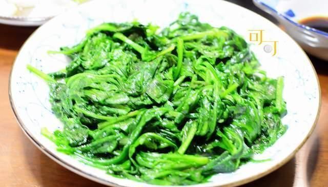 中午|周末白天陪爸妈外出,晚上就清空冰箱,简单5个菜吃得很舒服