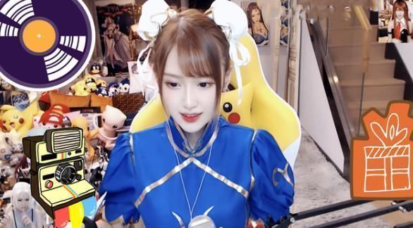 造型|腐团儿COS新造型,戴眼镜尽显御姐风,晒图超纲明显被下架