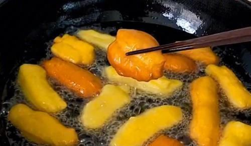 烙饼|玉米面别烙饼啦,试试这样做,3元成本做1筐,小巧迷你,比肉还香