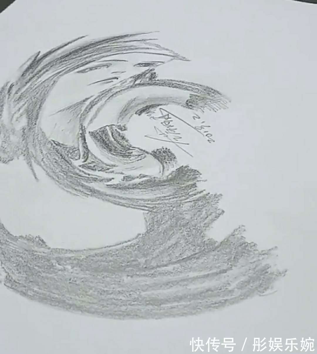 碳素笔$本以为美术生在乱画,放上保温杯后成了王者,成品很惊艳