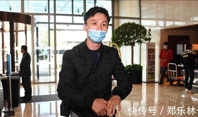训练|国足集结第1天,32岁国脚突然消失!报到+受伤,不参加训练