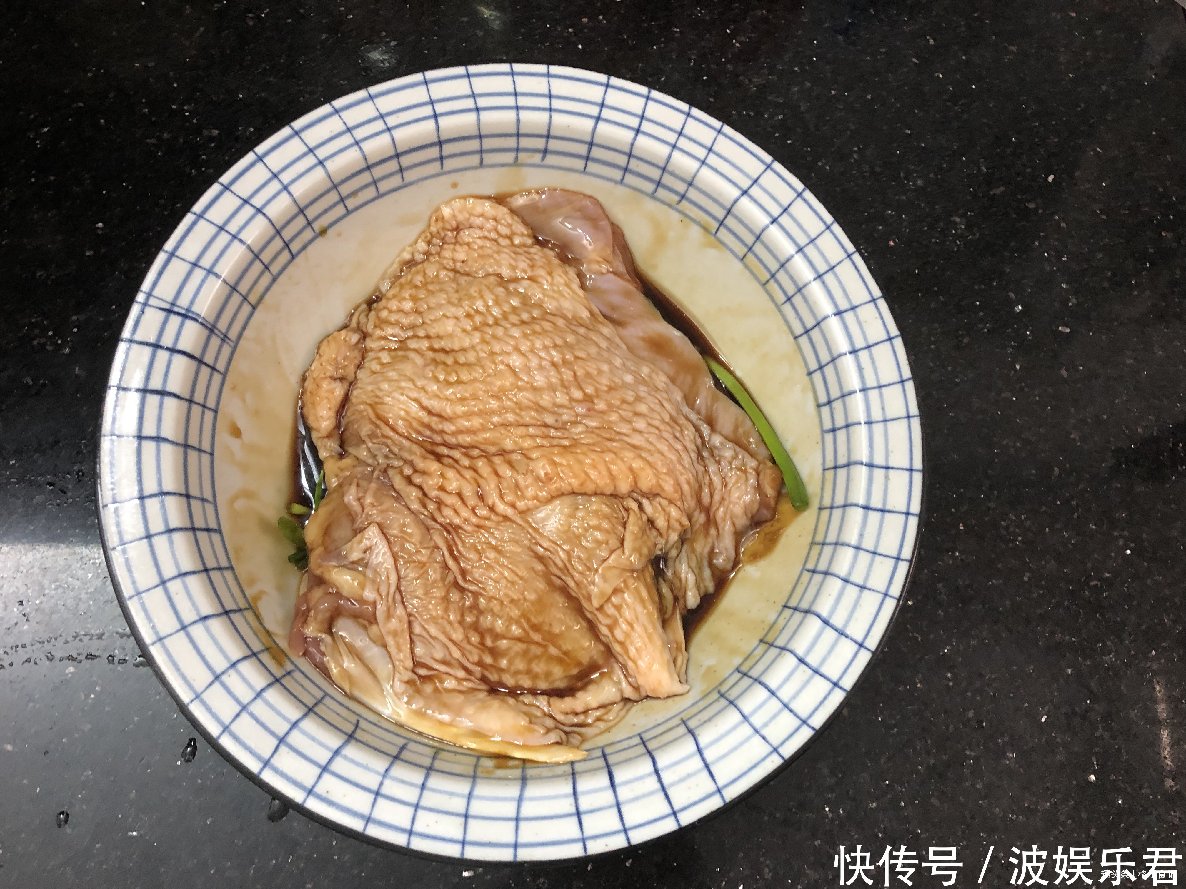 冬天最爱此懒人焖饭,电饭锅就能做,饭菜一锅端,省时省力特好吃