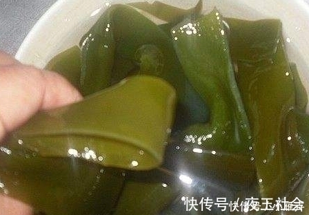 泡海带时,直接用水泡就“废”了,跟着我做,海带干净无腥味
