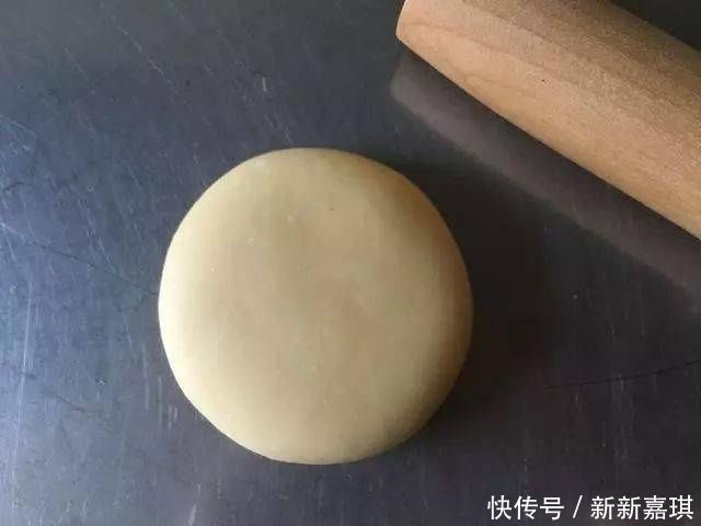 孩子|这种饼不加一滴水，吃在嘴里满口香，出锅后孩子都抢着吃！