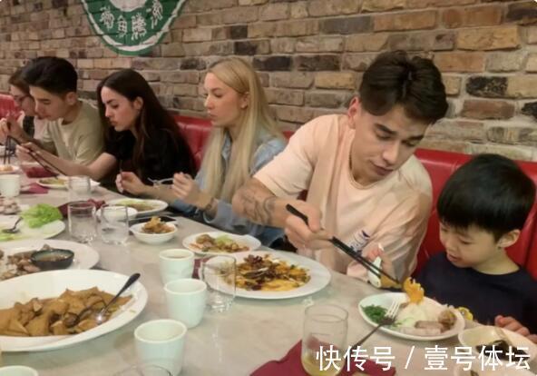 运动员|刘少林刘少昂!携2女友与中国品牌签约!网友反对并骂声一片