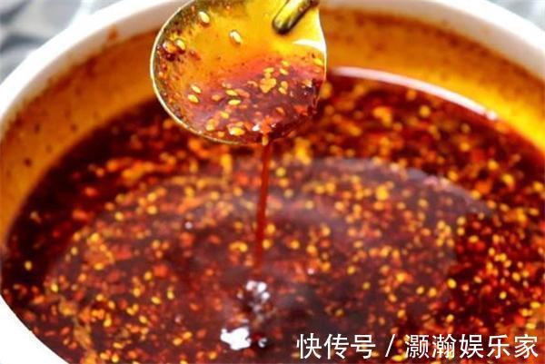 淋热油|做辣椒油时，直接淋热油就错了！大厨教你正确做法，辣椒油香又亮
