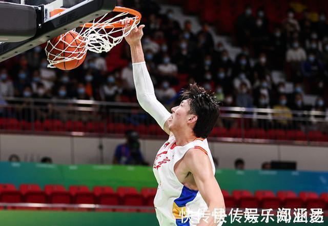 杨鸣|周琦拉出空间,让郭艾伦突破,杨鸣的“空城计”让杜锋无计可施