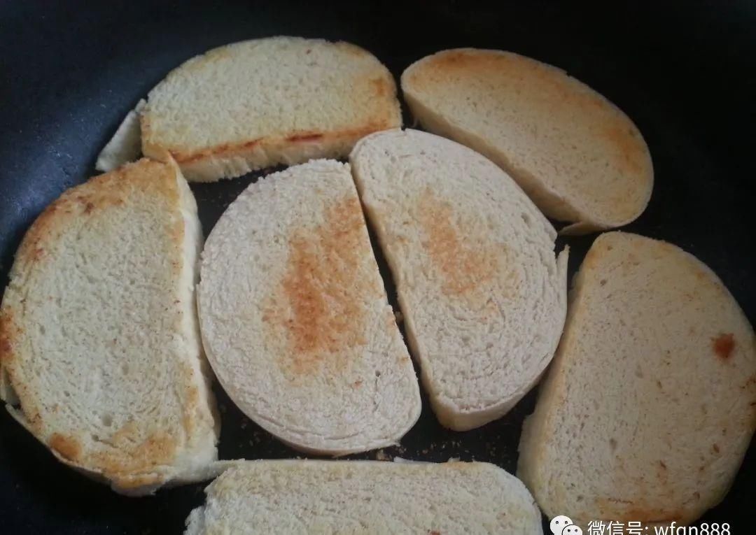 饭桌#很多中国人的饭桌上常常离不开馒头,那么馒头这个词是怎么来的?