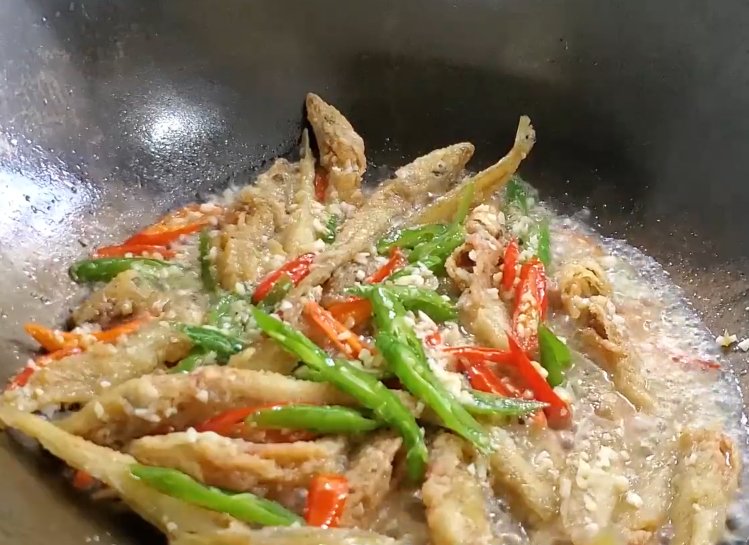 香辣小鱼仔真的太香啦，美味又下饭，是很好吃的一道下酒菜