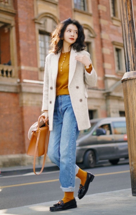 下半身 突然火了一种穿法叫“牛仔裤+乐福鞋”,时髦显瘦有气场,谁穿谁美