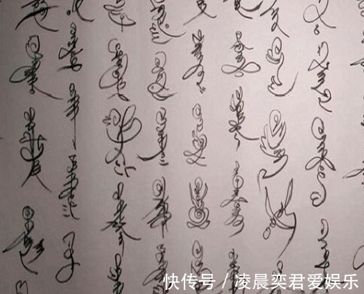 练字#8旬老妇坚持练字20年,自创一套字体,专家看后怒斥毫无艺术性