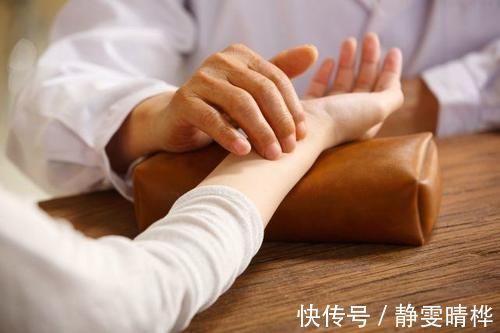 湿气|中医绝学身体湿气大的人，用这2味中药泡水喝，祛湿排毒不伤身