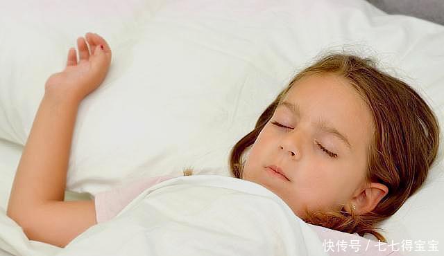 儿童|孩子经常这样睡,日后发育或会落后于同龄人,现在改正还不晚