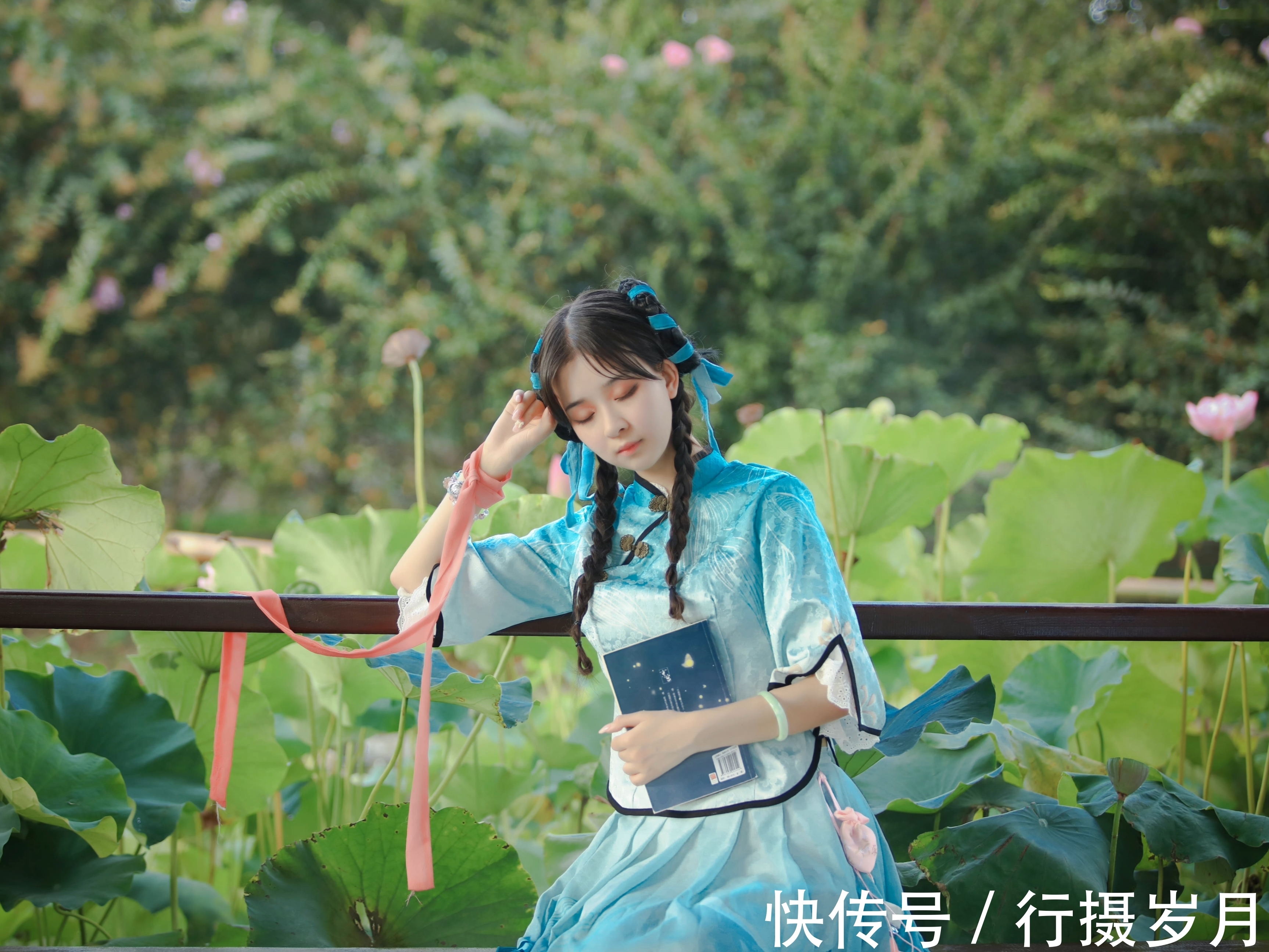 静好$我,就依着这片静好,翻阅着一本莲意楚楚的书