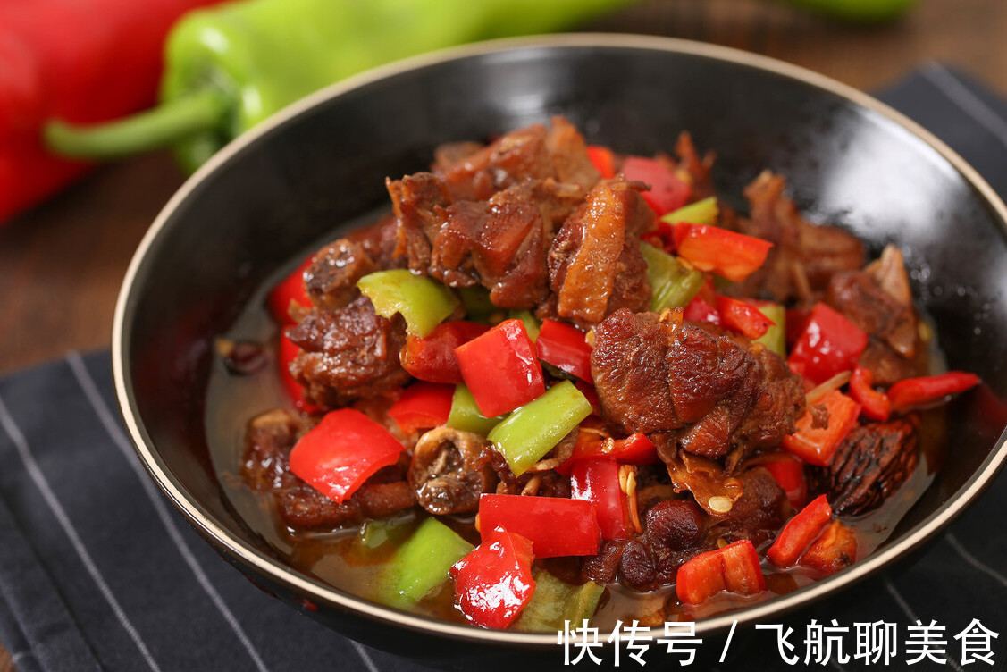 干辣椒|炒牛肉时，别再用生粉腌制了，教你一招，牛肉炒得又嫩又好吃
