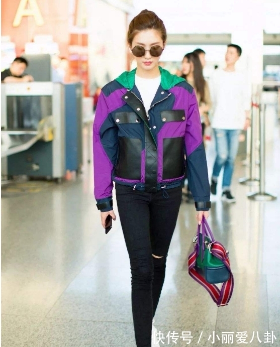 白富美|江疏影颜值真抗打,穿黑色羽绒服简约又甜美,素颜简直像漫画女主