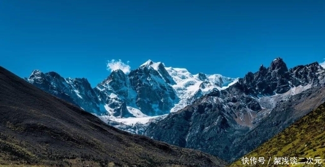 门户|四川千年的冰川门户，风景不输丽江古城，有“龙脊上的古镇”美称