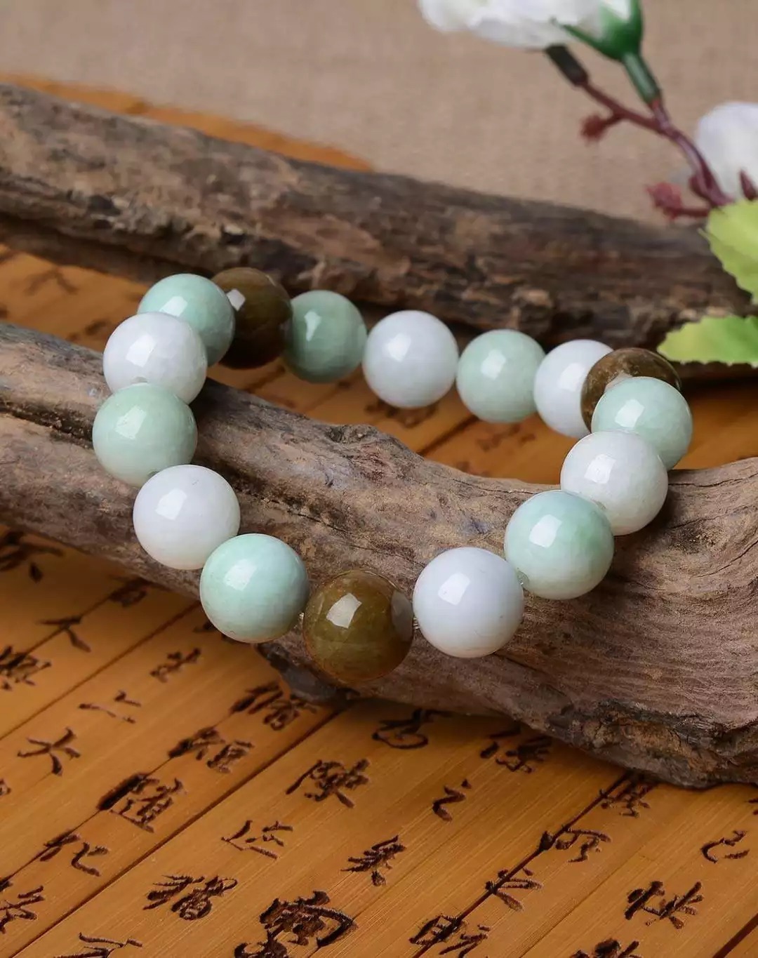 珠串|为什么翡翠珠串18颗?背后的原因意想不到!