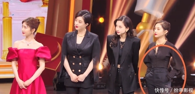 王牌“最有优越感”女嘉宾,其他人都毕恭毕敬,而她却要插裤兜