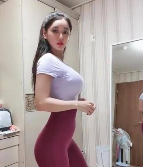 羡慕|流行的瑜伽裤，穿出让女人，都羡慕的大长腿！