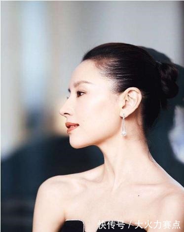 发型|女人无论多少岁,扎头发记住3个技巧,简单耐看显气质,谁扎谁美!