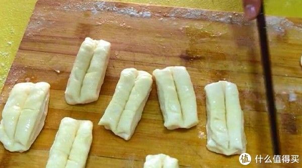 做油条时，不要用酵母发面，只需加点它，油条蓬松又酥脆