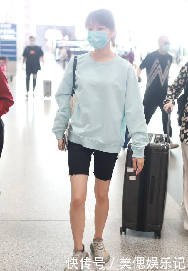 气质 今年卫衣该咋选?雾霾蓝薄荷绿各有特色,搭配好太时髦