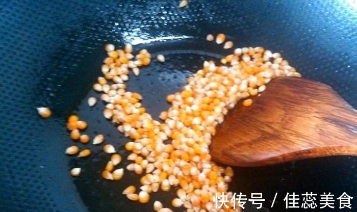 糖粉|还记得儿时的爆米花吗?教您一招,1分钟就出锅,每一粒都爆开!