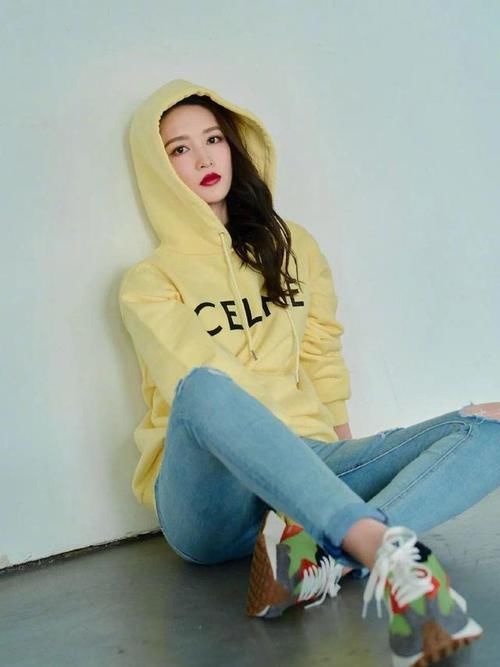 早春穿卫衣，入手这3个颜色，换着穿就够了