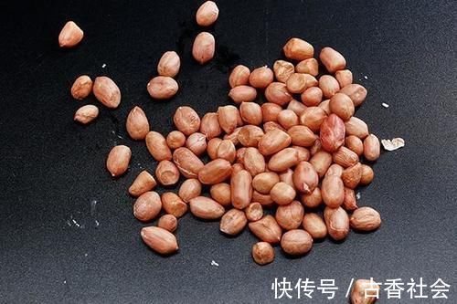 生吃|同是花生,生吃和熟吃哪一种对身体更有益?