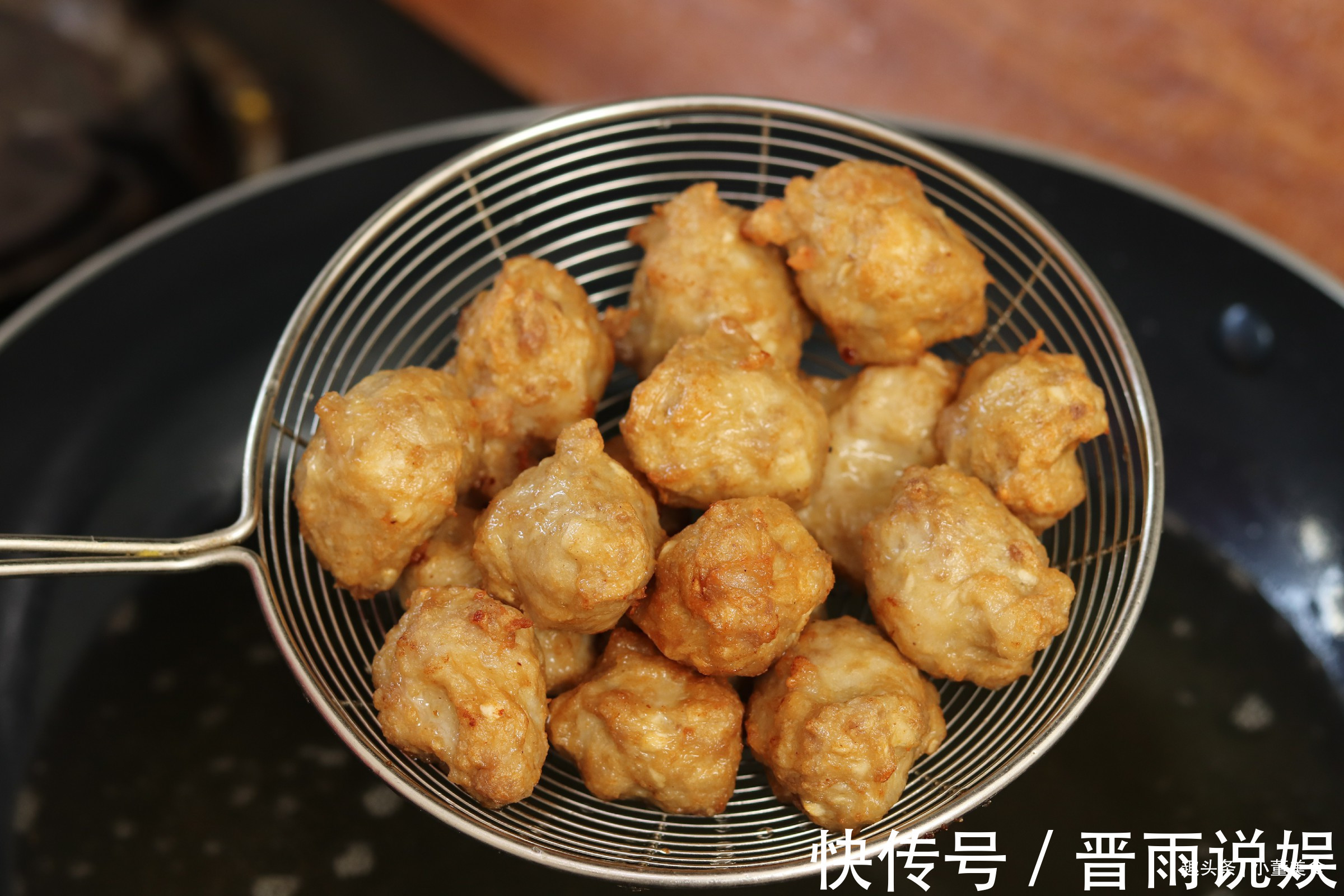 炸丸子|炸肉丸子，牢记“加2水，放3样”，丸子外酥里软，放凉也不硬