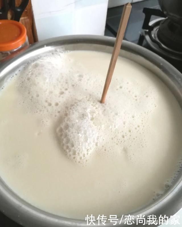  快过年啦!自制豆腐豆香味更浓，过年家里聚餐做菜也方便!