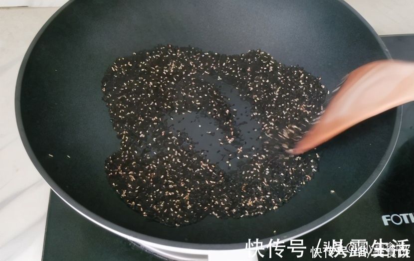 冷天要常吃黑芝麻,教你新做法,每天吃一勺,精神饱满过冬季
