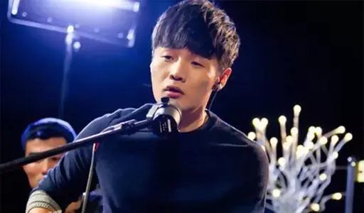 我敢预言，这个腼腆的男孩将是华语乐坛下一个“李荣浩”