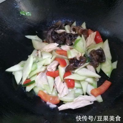 夏日|#夏日开胃餐#小炒丝瓜什锦菜