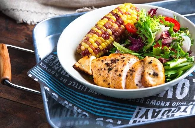 糙米饭|3招教你制作可口热量低的减脂餐，附上7天不重复的减脂食谱参考