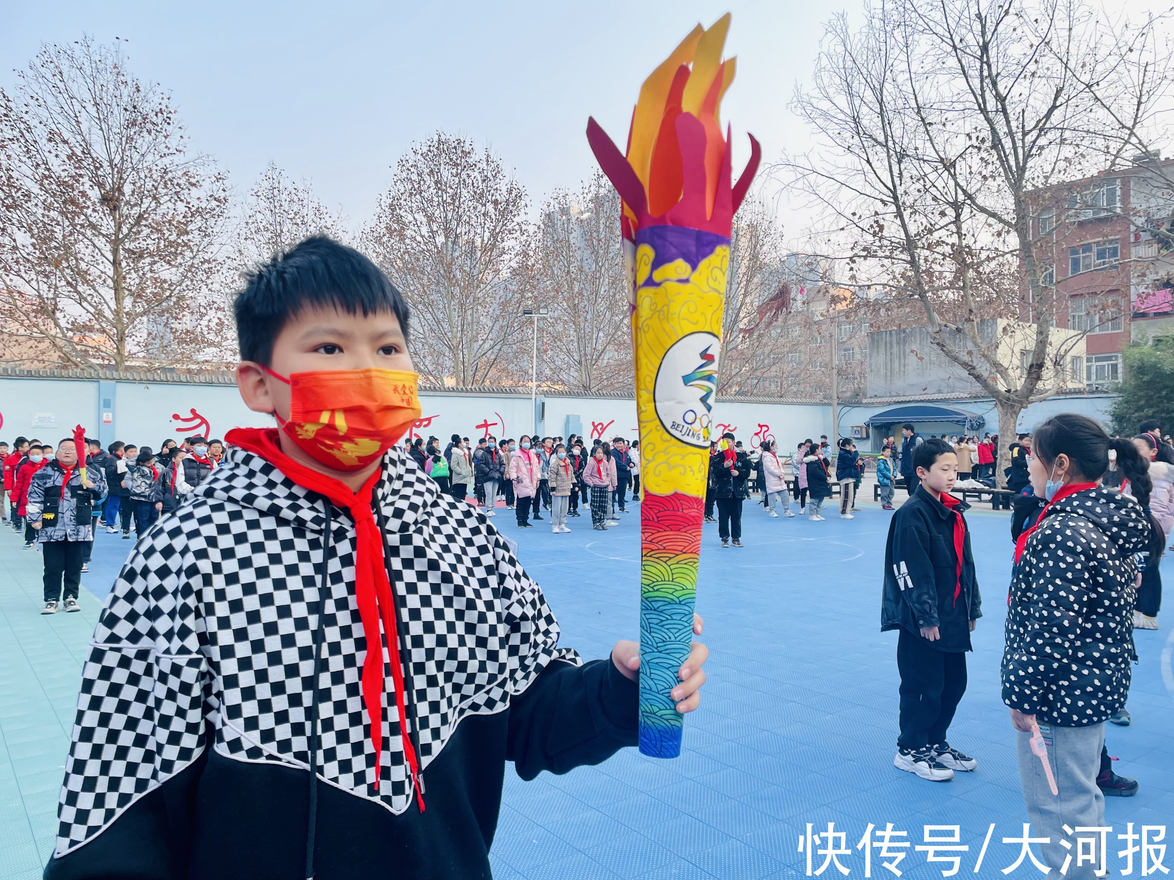 冬奥圣火|有模有样！郑州一小学小学生自制冬奥火炬，模拟圣火采集