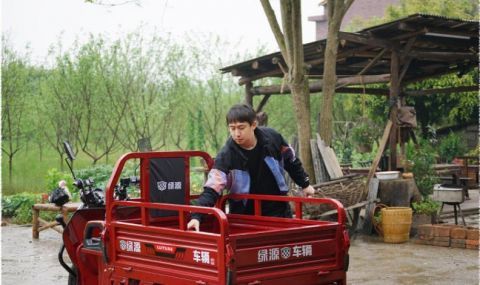 节目组|《向往5》导演担心请不到的嘉宾，却被张艺兴几句微信给轻松搞定