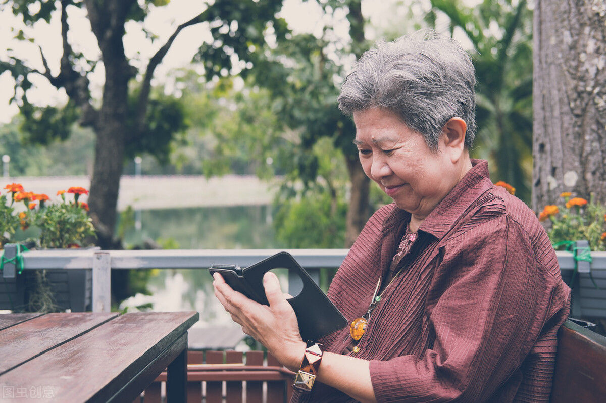 中老年|起床太快有危险?提醒:当你步入中老年时,有些事情要慢下来