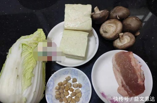 天冷,这菜要多吃,跟豆腐是绝配,焖一锅实在太鲜了,营养又暖身
