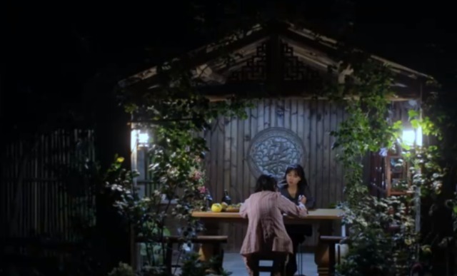 曬曬李子柒住的豪宅,四周全是農(nóng)田植物,生活在這里仿佛世外桃源