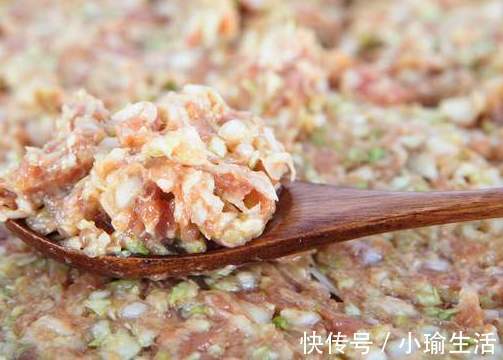 白糖|无论做什么饺子馅,3种调料不可缺少,饺子不腥不腻,鲜香多汁